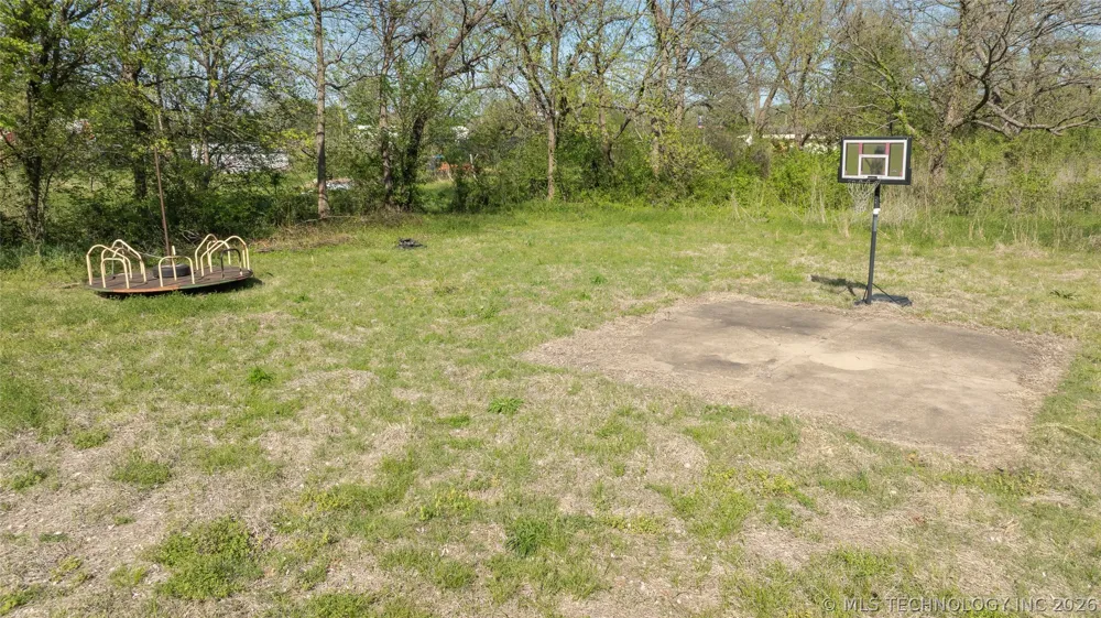 709 E 4th Street Skiatook, OK 74070