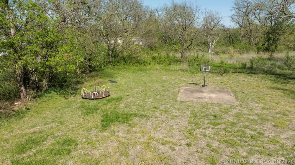 709 E 4th Street Skiatook, OK 74070