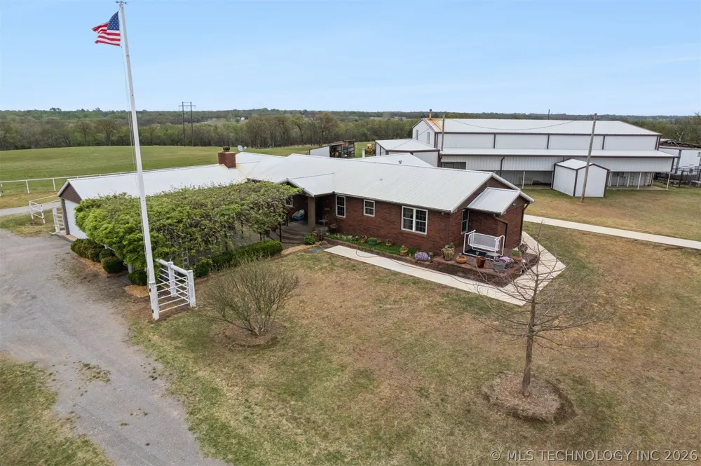 734 E Harrison Road Bristow, OK 74010