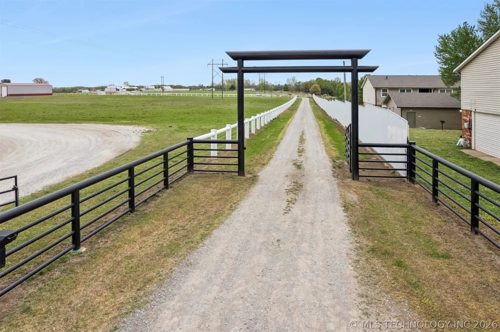 734 E Harrison Road Bristow, OK 74010