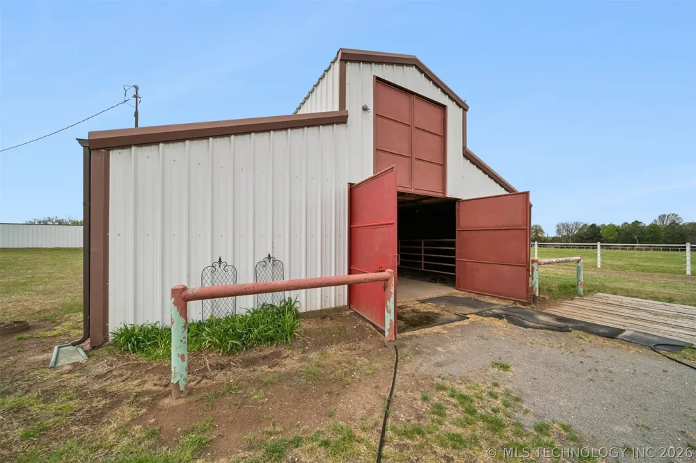 734 E Harrison Road Bristow, OK 74010