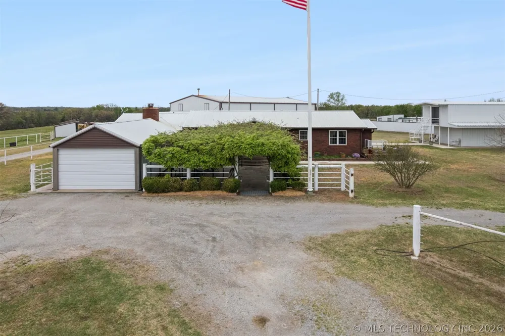 734 E Harrison Road Bristow, OK 74010
