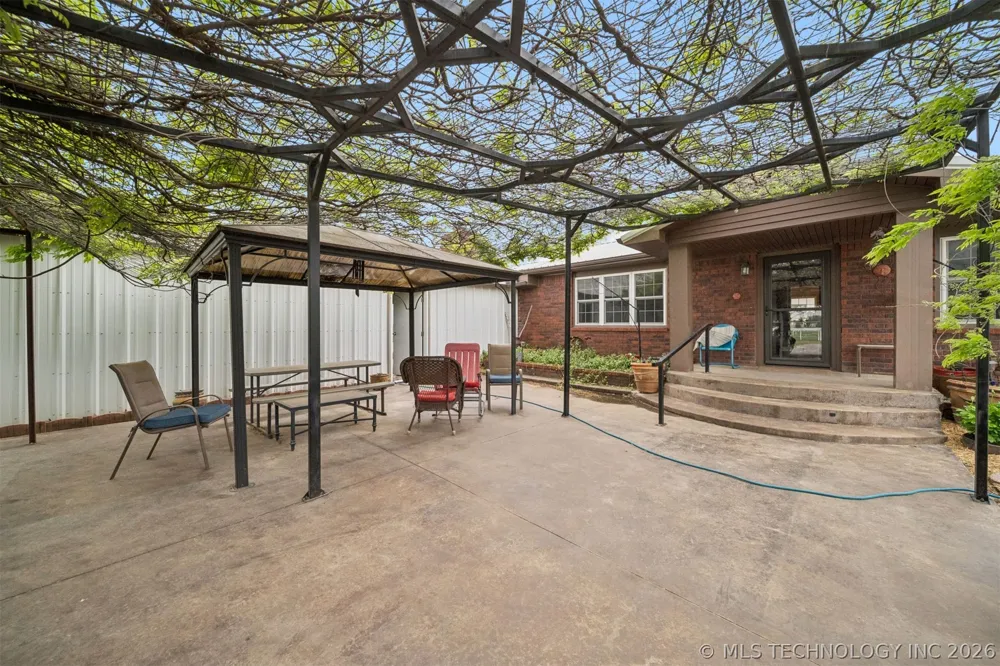 734 E Harrison Road Bristow, OK 74010