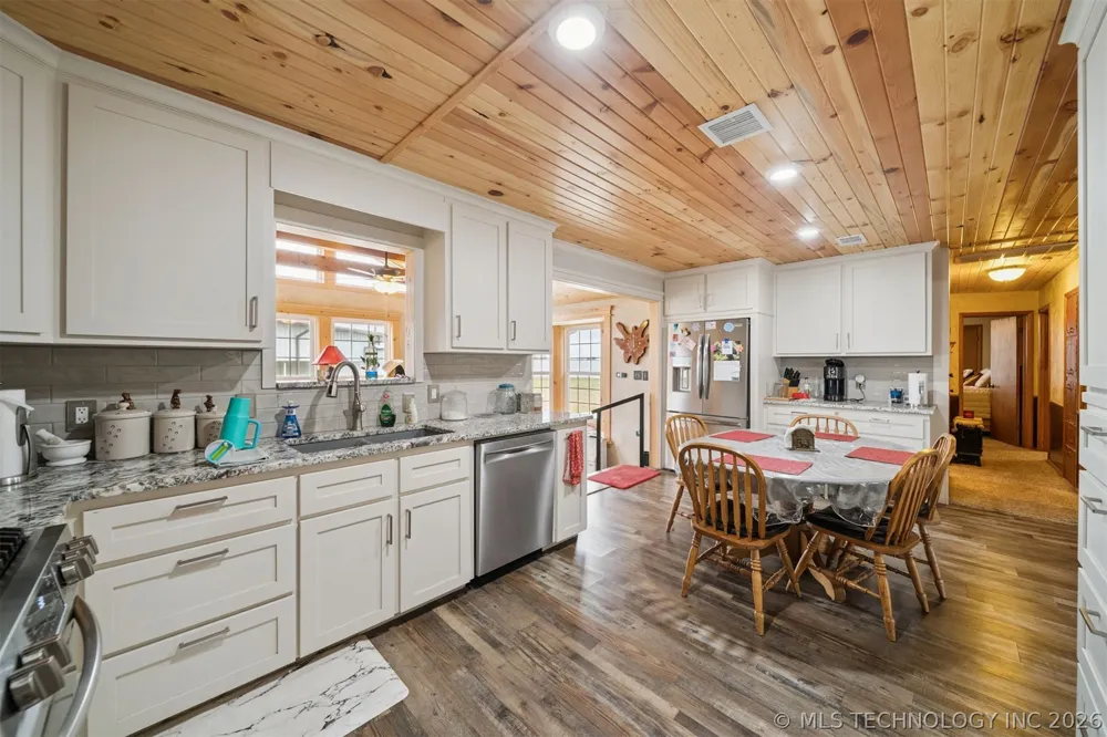 734 E Harrison Road Bristow, OK 74010