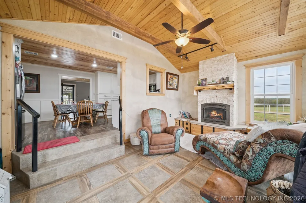 734 E Harrison Road Bristow, OK 74010