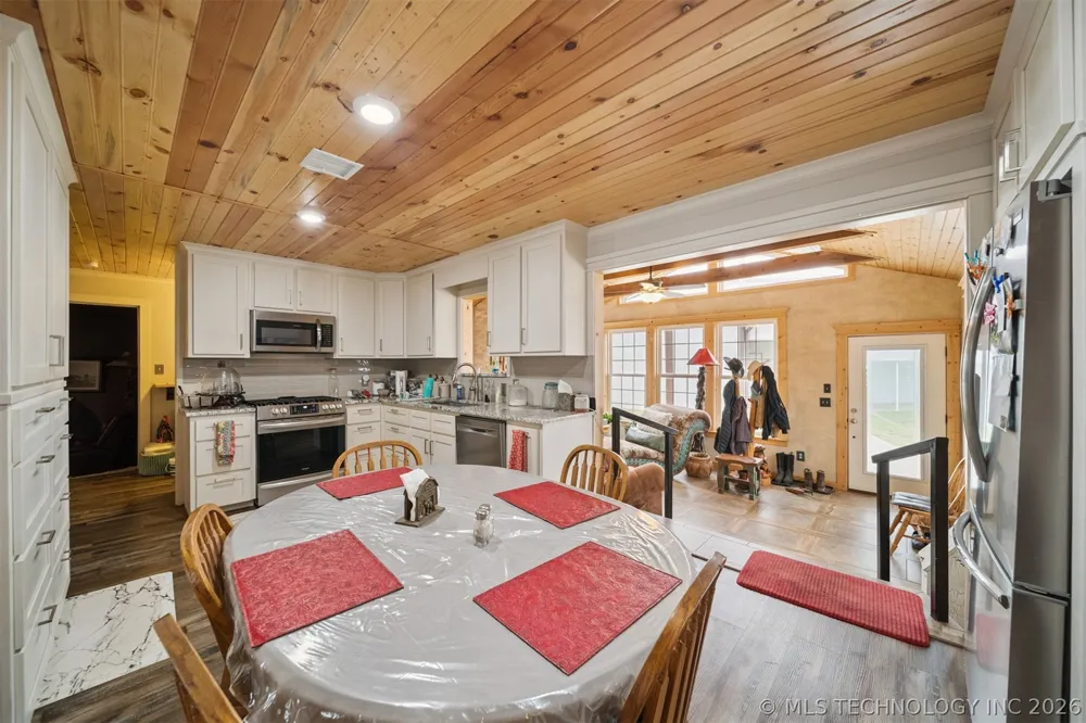 734 E Harrison Road Bristow, OK 74010