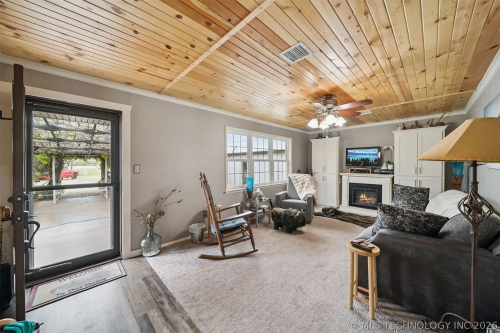 734 E Harrison Road Bristow, OK 74010