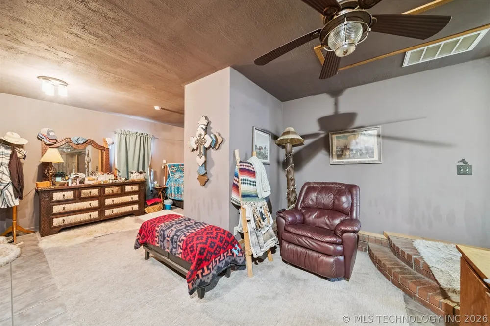 734 E Harrison Road Bristow, OK 74010