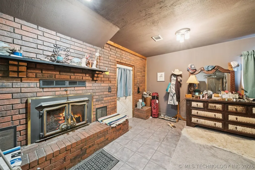 734 E Harrison Road Bristow, OK 74010