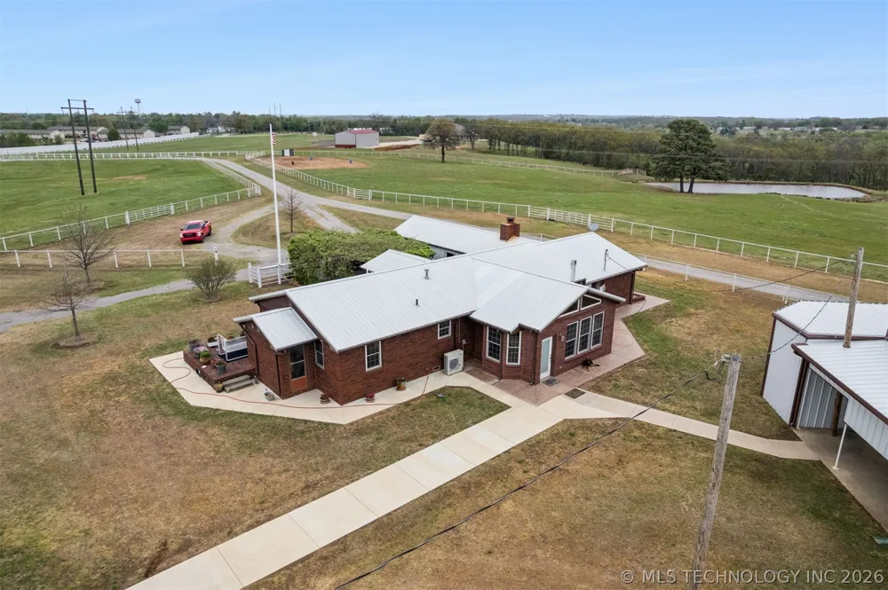 734 E Harrison Road Bristow, OK 74010