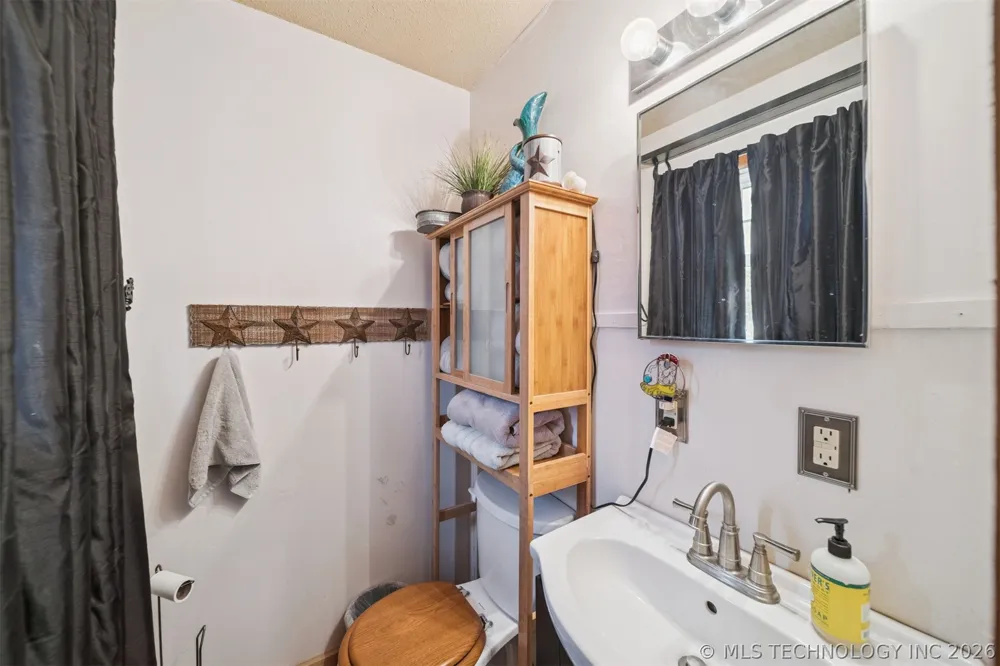 734 E Harrison Road Bristow, OK 74010