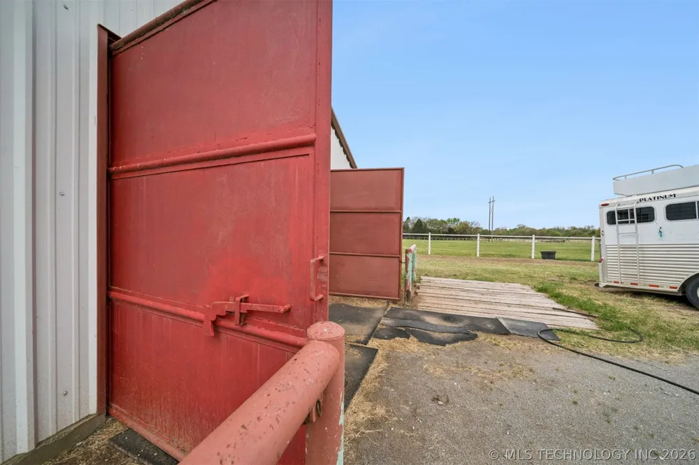734 E Harrison Road Bristow, OK 74010