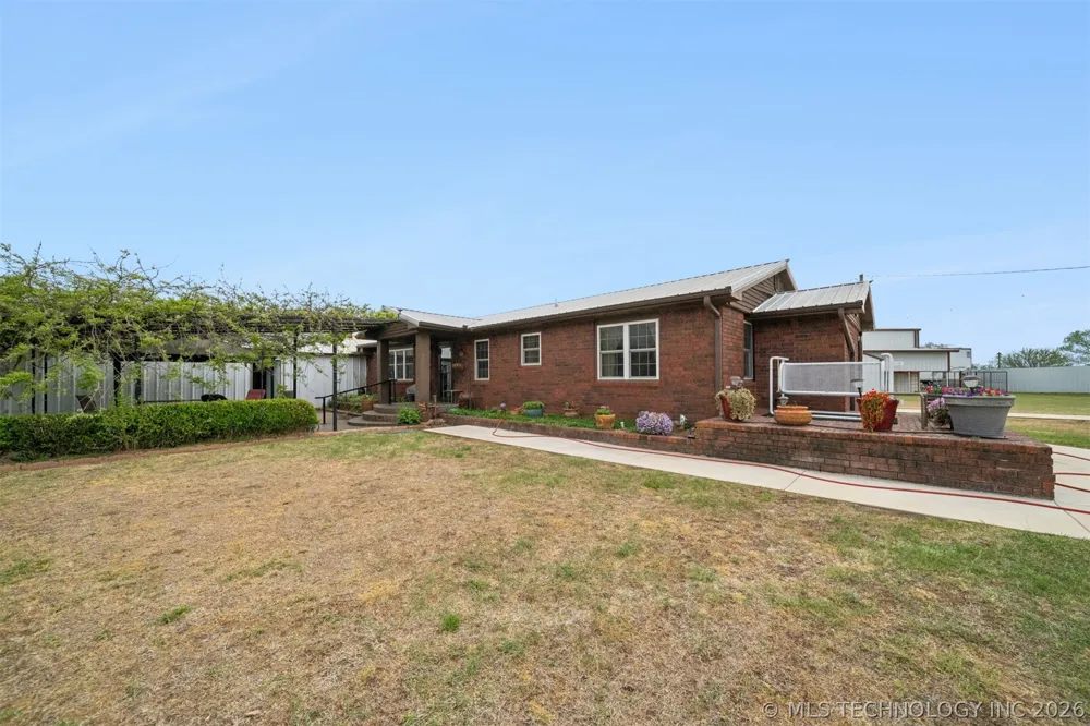734 E Harrison Road Bristow, OK 74010