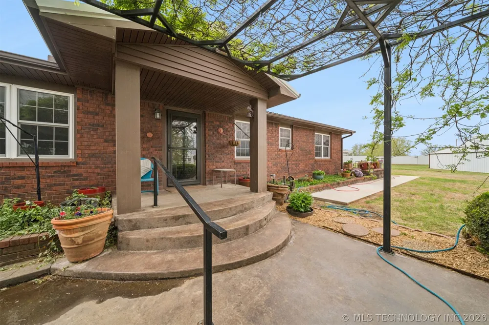 734 E Harrison Road Bristow, OK 74010