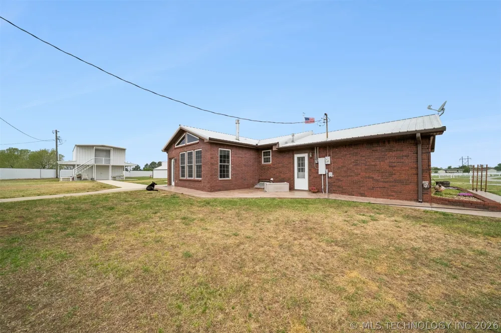 734 E Harrison Road Bristow, OK 74010