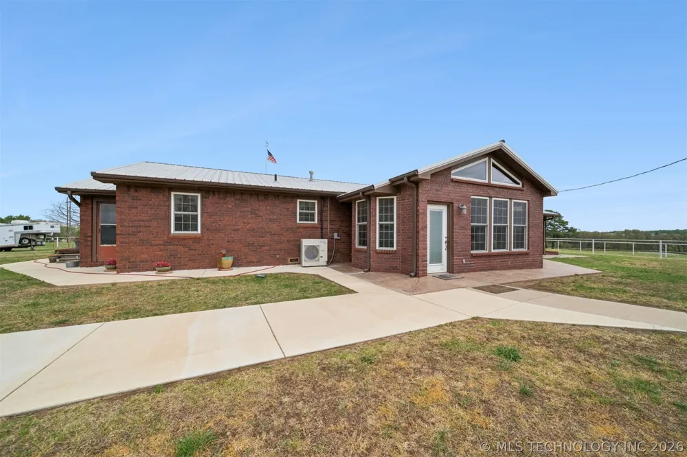 734 E Harrison Road Bristow, OK 74010