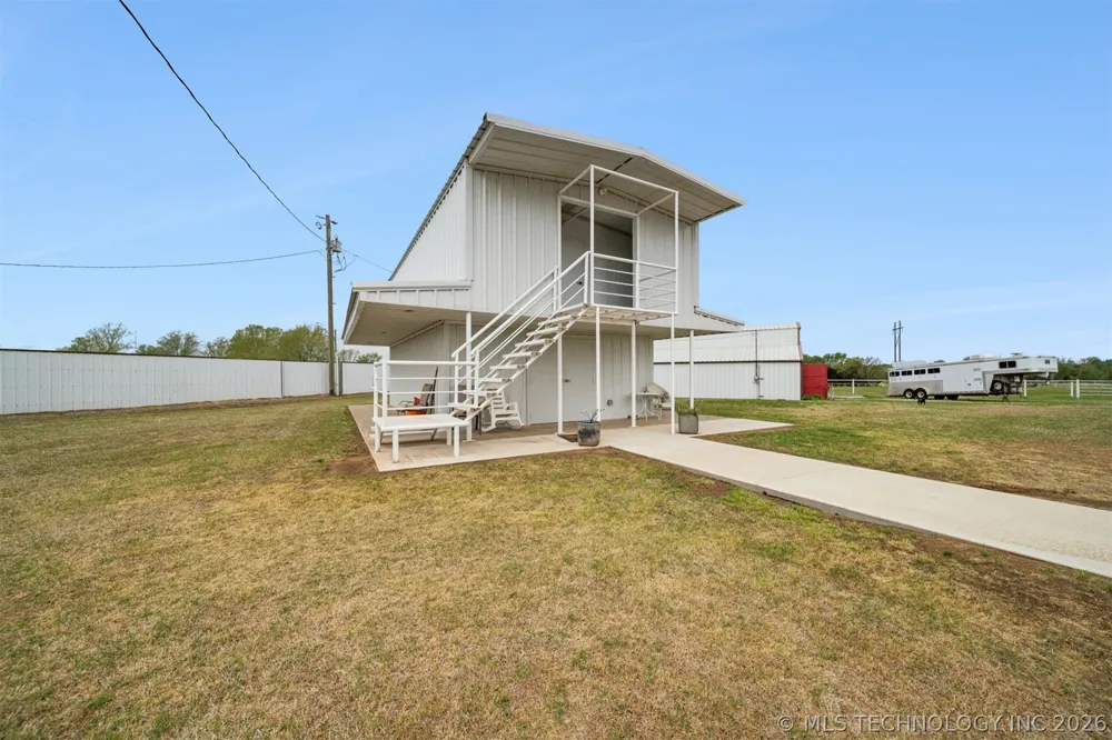 734 E Harrison Road Bristow, OK 74010
