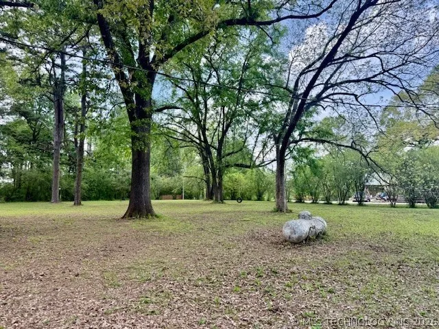 1034 Lakeside Fort Towson, OK 74735