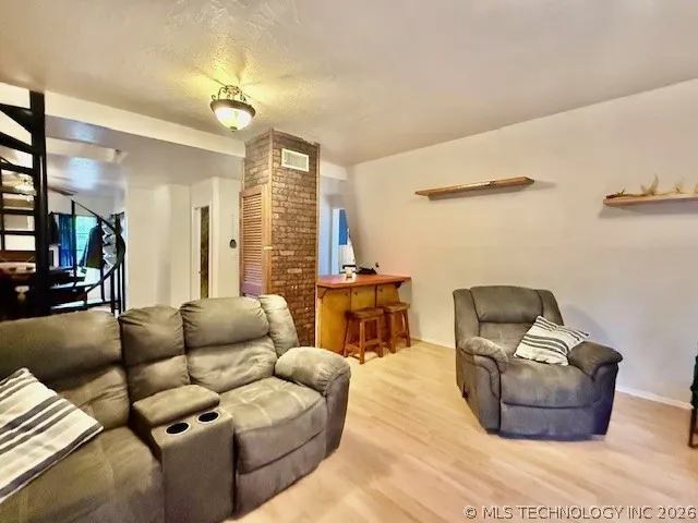 1034 Lakeside Fort Towson, OK 74735