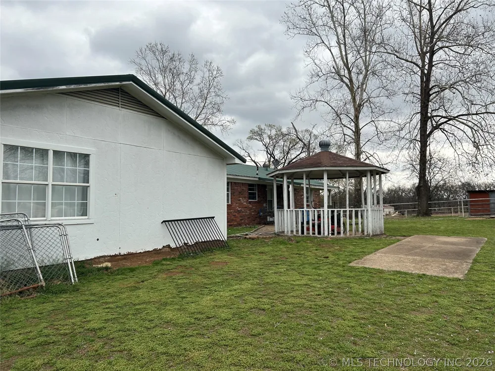 1750 W Taylor Drive Sallisaw, OK 74955