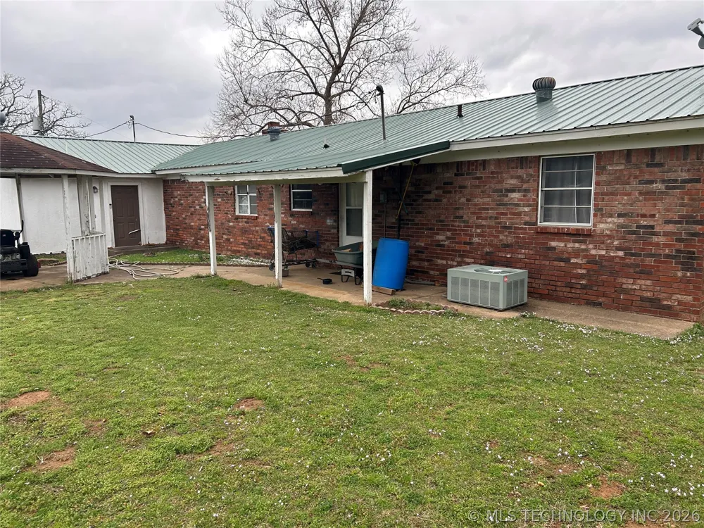 1750 W Taylor Drive Sallisaw, OK 74955