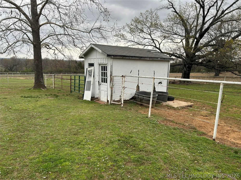 1750 W Taylor Drive Sallisaw, OK 74955