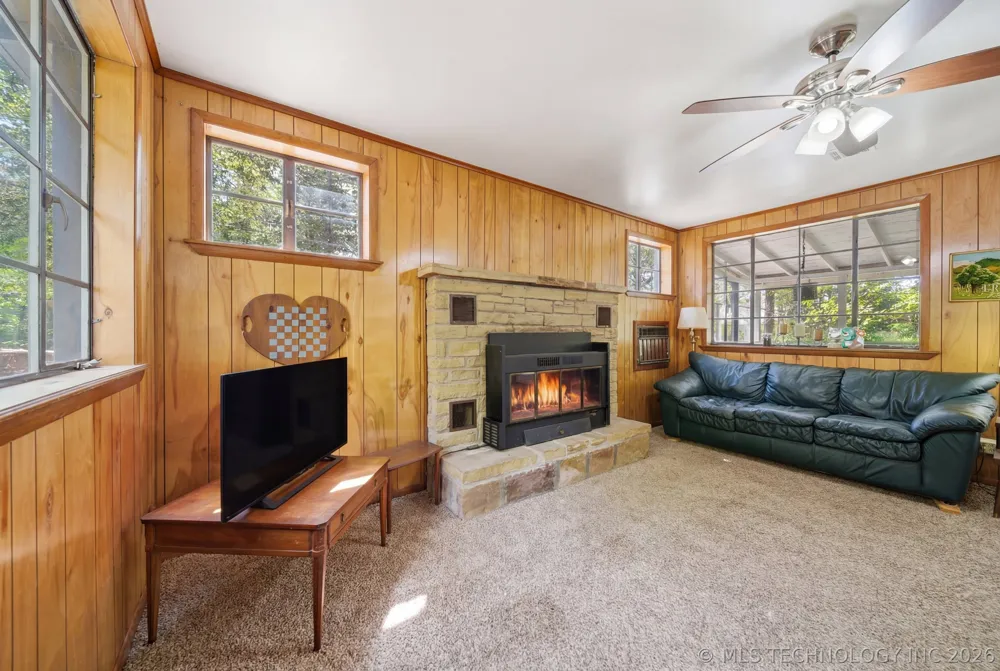 64 Walnut Street Locust Grove, OK 74352