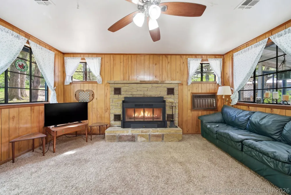 64 Walnut Street Locust Grove, OK 74352