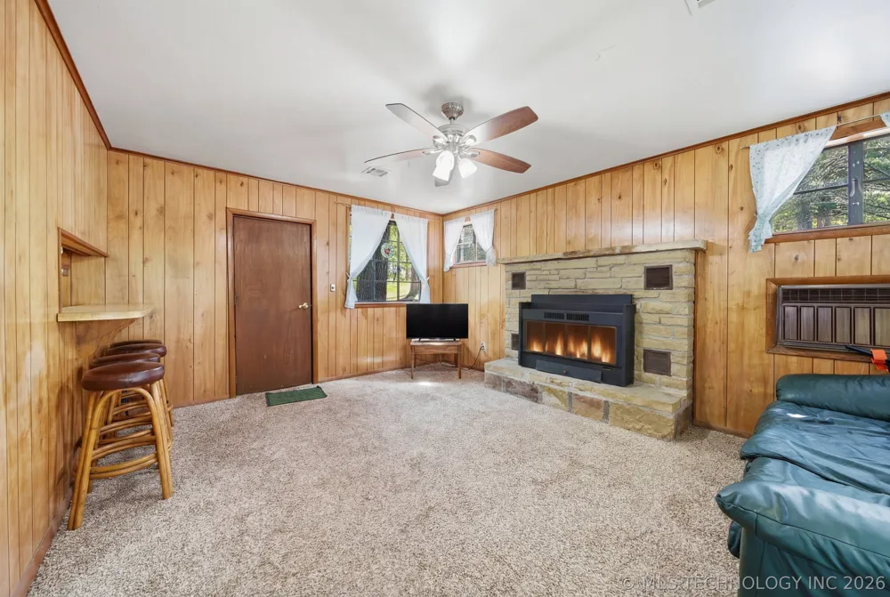 64 Walnut Street Locust Grove, OK 74352