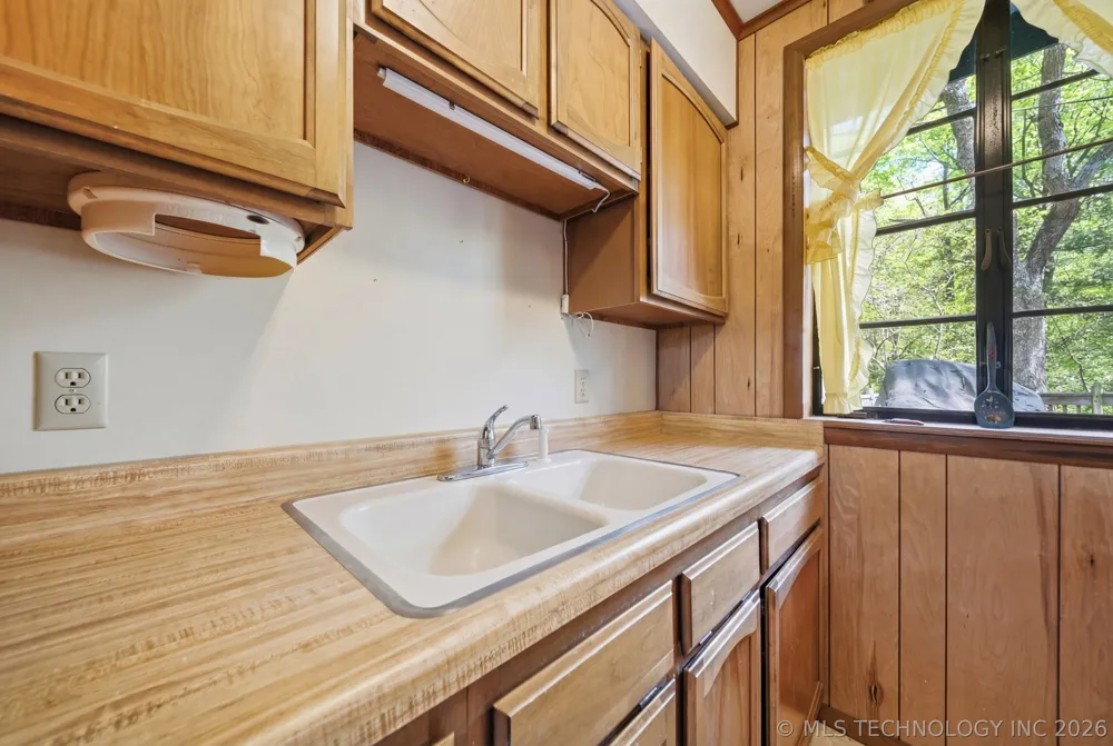 64 Walnut Street Locust Grove, OK 74352