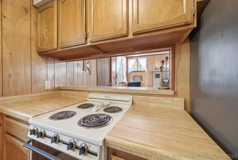 64 Walnut Street Locust Grove, OK 74352