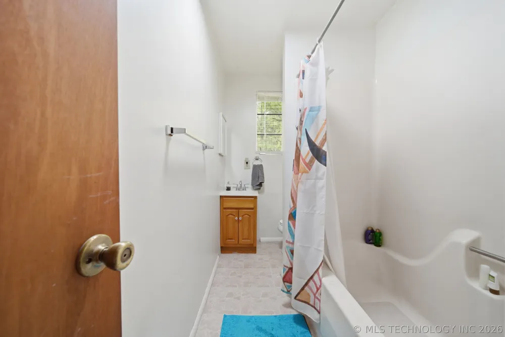 64 Walnut Street Locust Grove, OK 74352