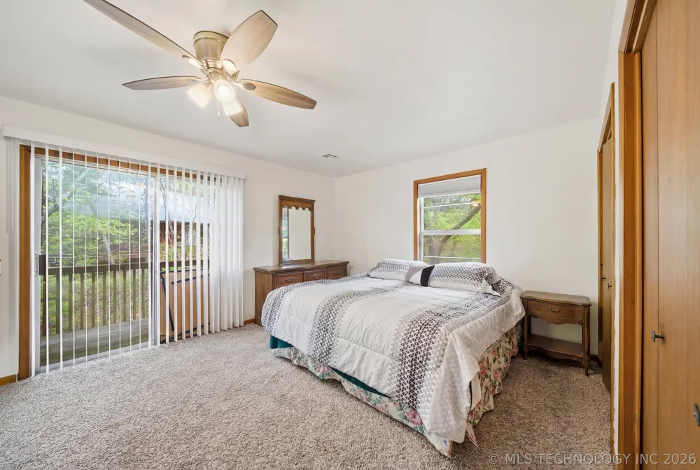 64 Walnut Street Locust Grove, OK 74352