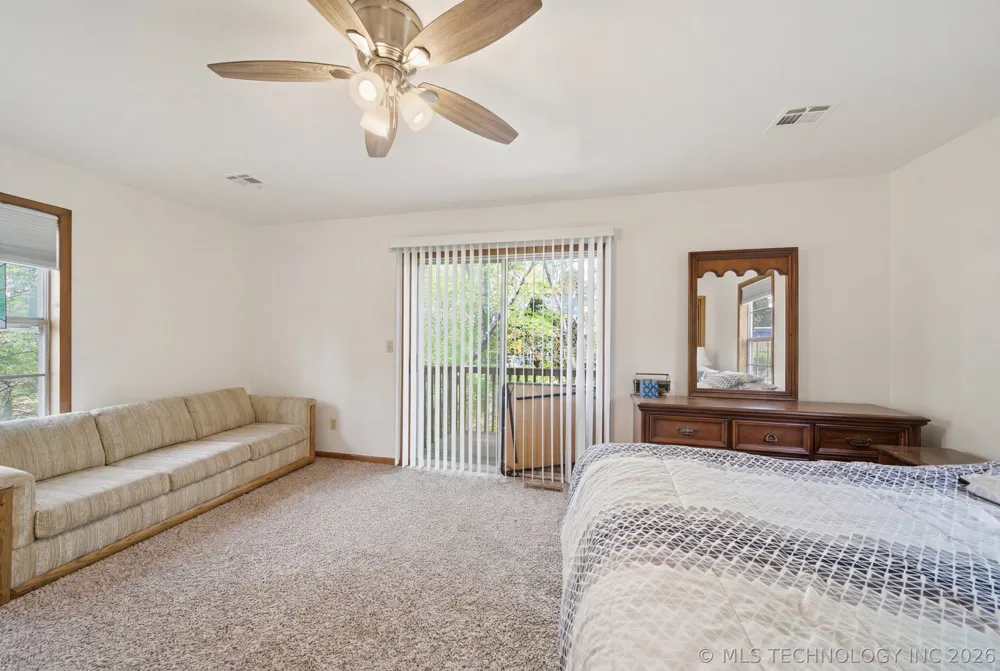 64 Walnut Street Locust Grove, OK 74352