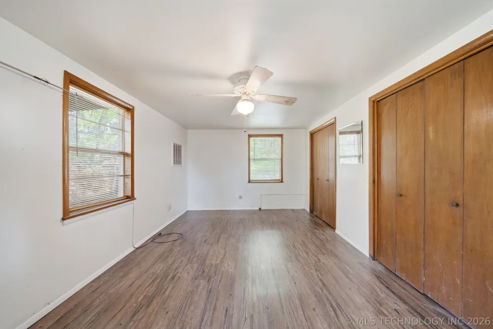 64 Walnut Street Locust Grove, OK 74352