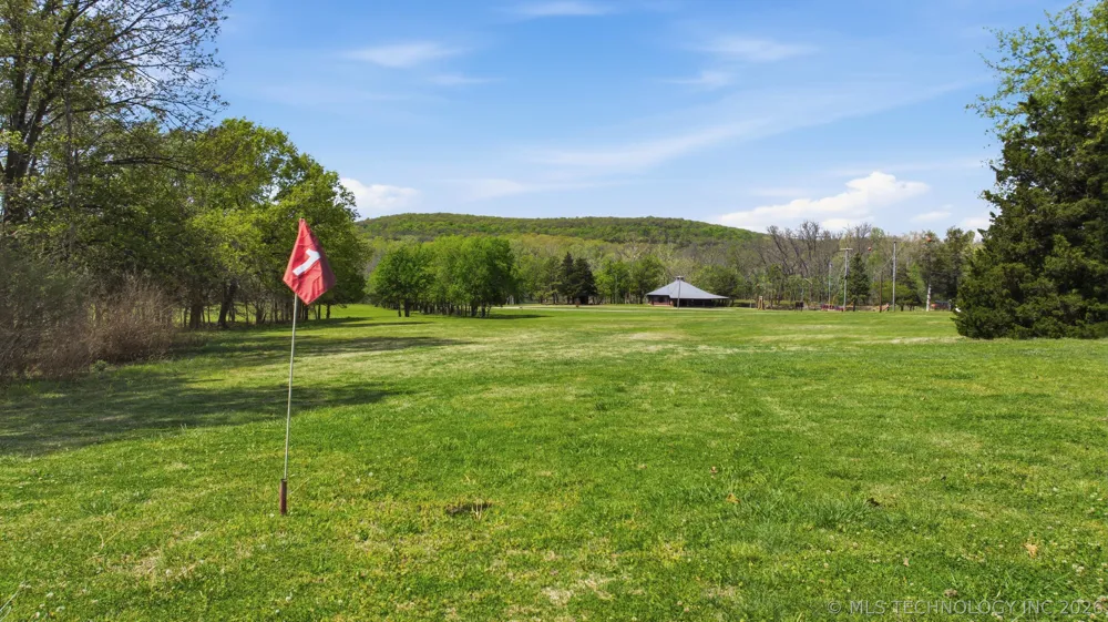 64 Walnut Street Locust Grove, OK 74352