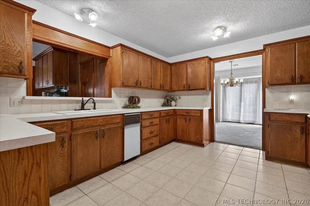 2550 Regency Road Bartlesville, OK 74006