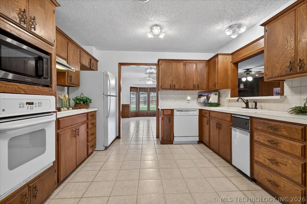 2550 Regency Road Bartlesville, OK 74006
