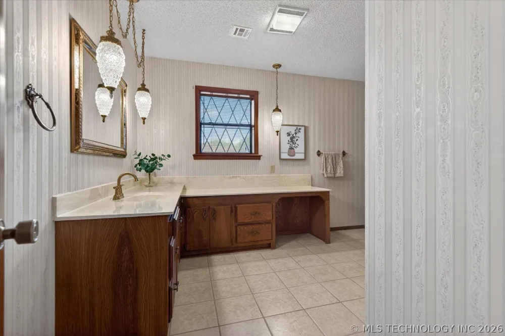 2550 Regency Road Bartlesville, OK 74006