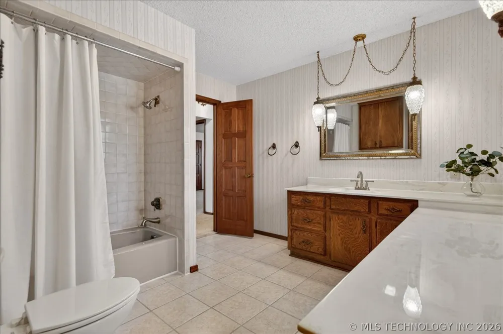 2550 Regency Road Bartlesville, OK 74006