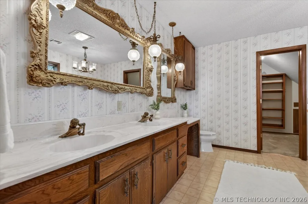 2550 Regency Road Bartlesville, OK 74006