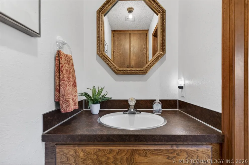 2550 Regency Road Bartlesville, OK 74006
