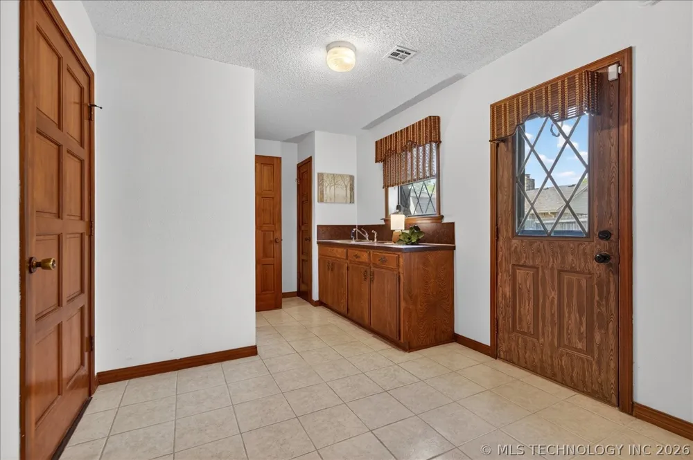 2550 Regency Road Bartlesville, OK 74006