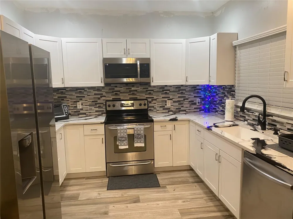 3304 LISA LANE #102 Naples, FL 34109