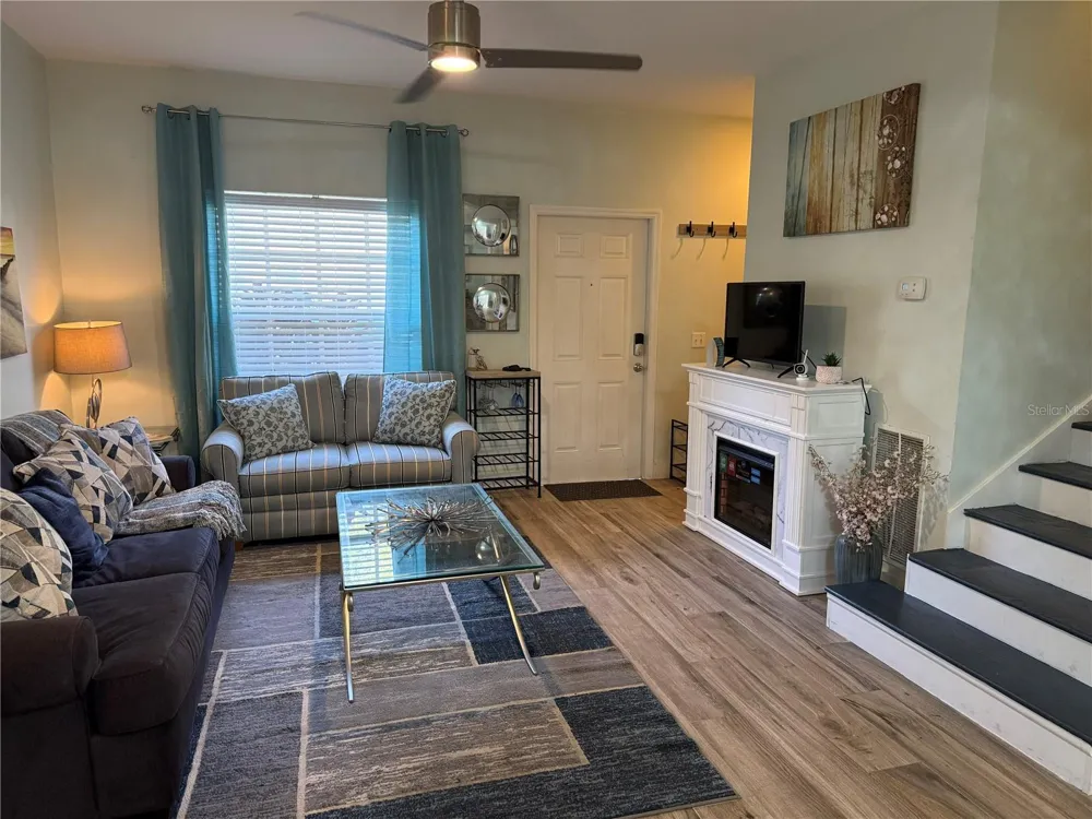 3304 LISA LANE #102 Naples, FL 34109