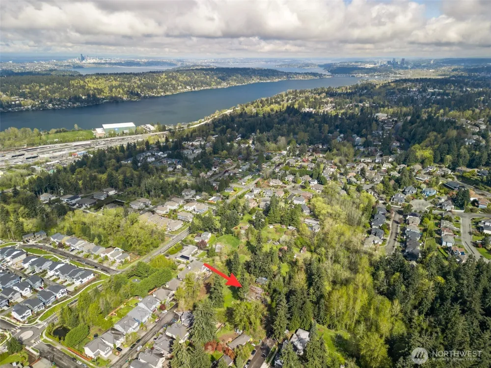 8213 118th Avenue SE Newcastle, WA 98056