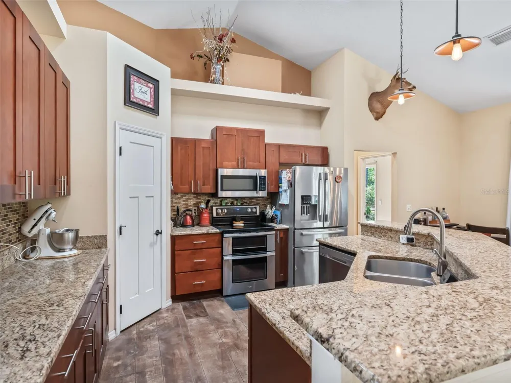 2187 COUNTY ROAD 243C Wildwood, FL 34785