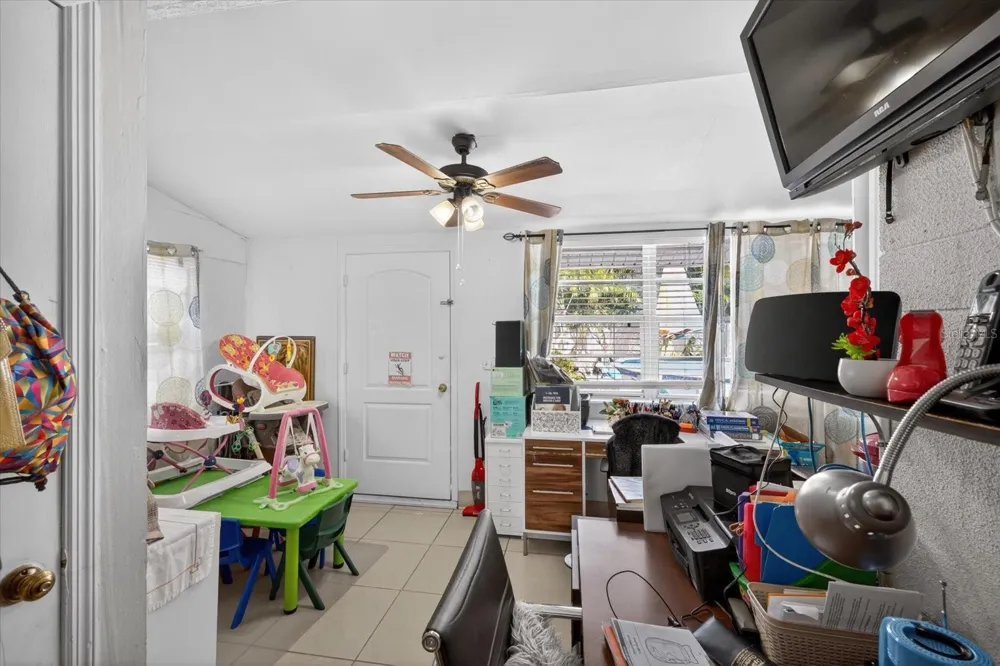 611 BRADFORD AVENUE Tampa, FL 33609