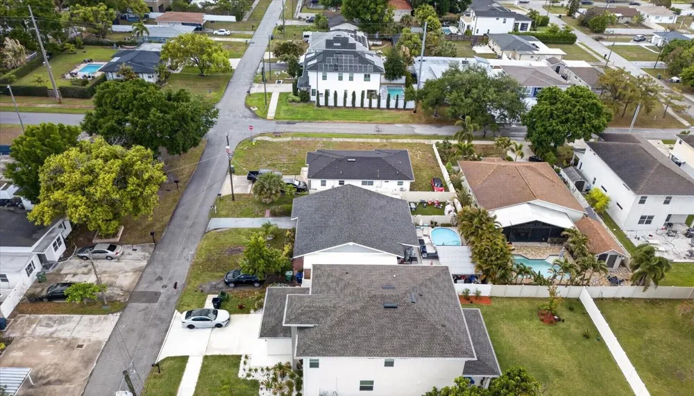611 BRADFORD AVENUE Tampa, FL 33609