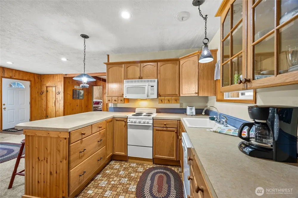 233 Mountain View Drive Packwood, WA 98361